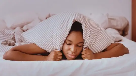 Neighbors interfere to sleep, noise, nightmares, problems and bad thoughts