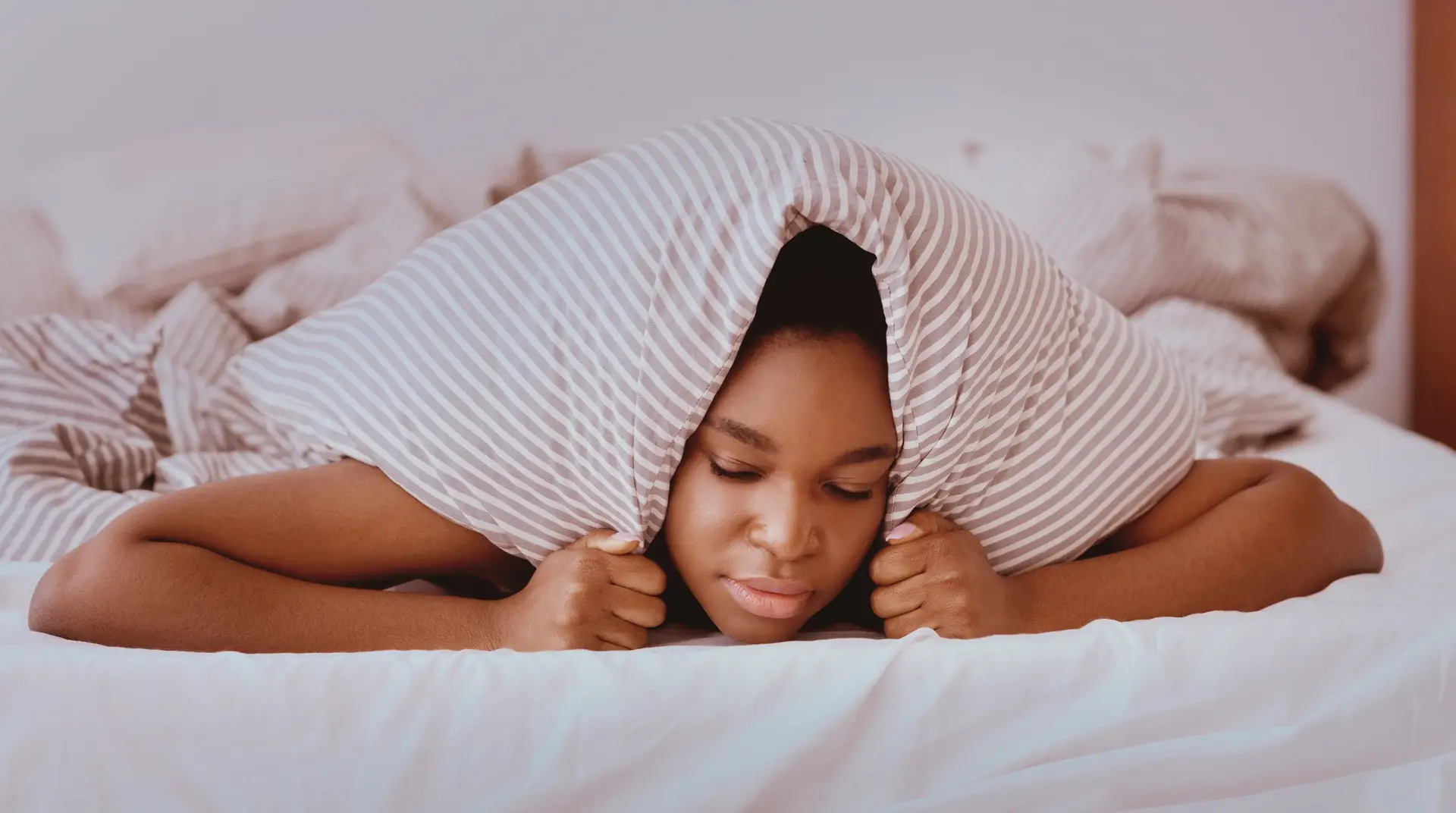 Neighbors interfere to sleep, noise, nightmares, problems and bad thoughts